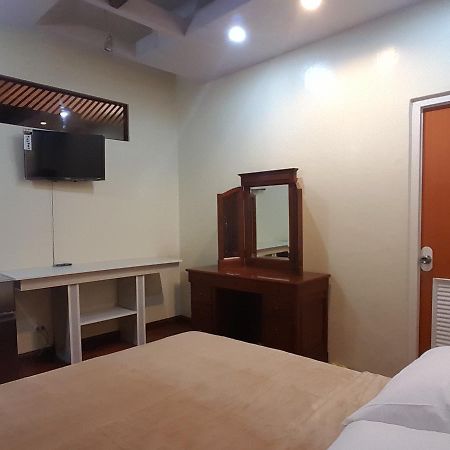 Mactan Breeze - Airport Bed And Breakfast Мактан Екстериор снимка